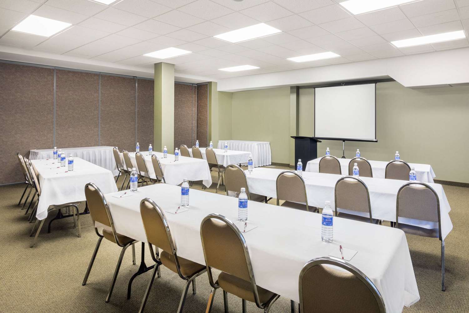 Ramada Clairmont/Grande Prairie 13/17