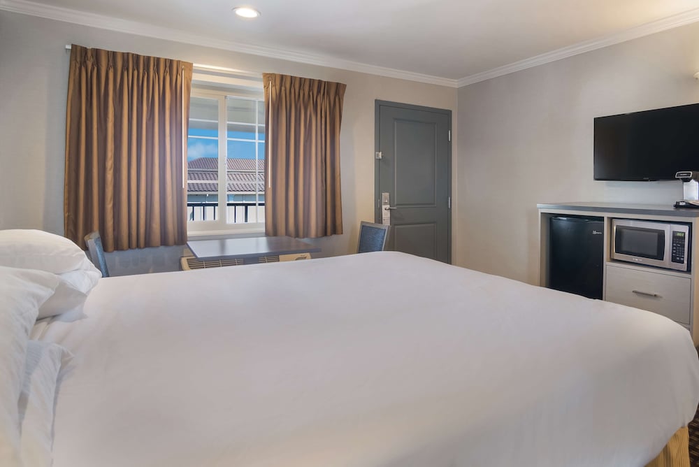 غرفة قياسية بسرير كوين وسرير فردي، SureStay Hotel by Best Western San Rafael 2/8