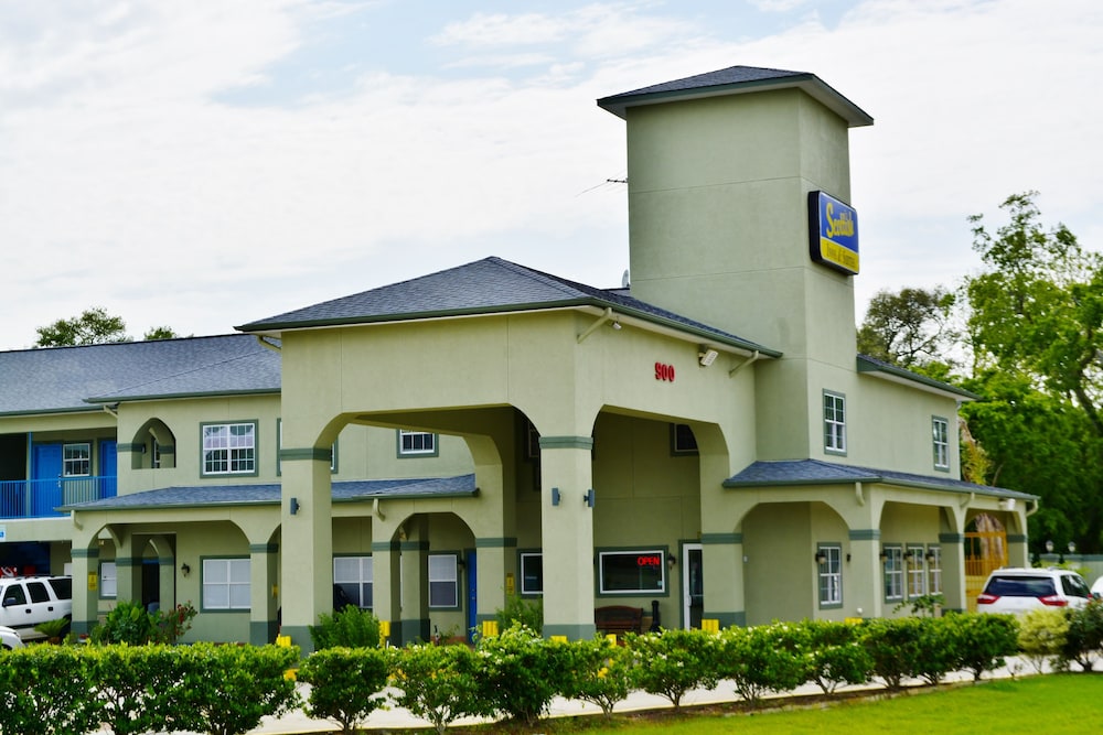 Scottish Inns and Suites Alvin image