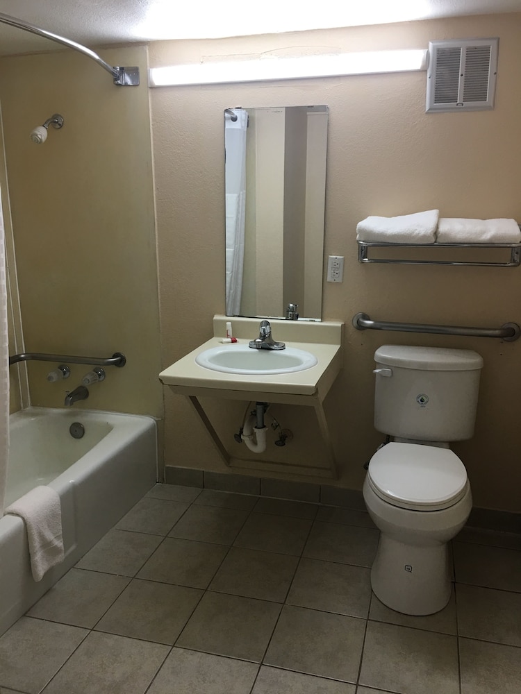Super 8 By Wyndham Longview/North 16/42