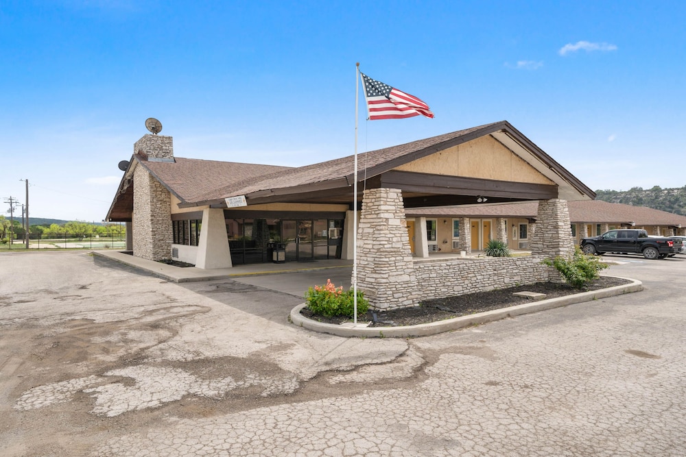 Segovia Lodge Junction TX I -10 45/53
