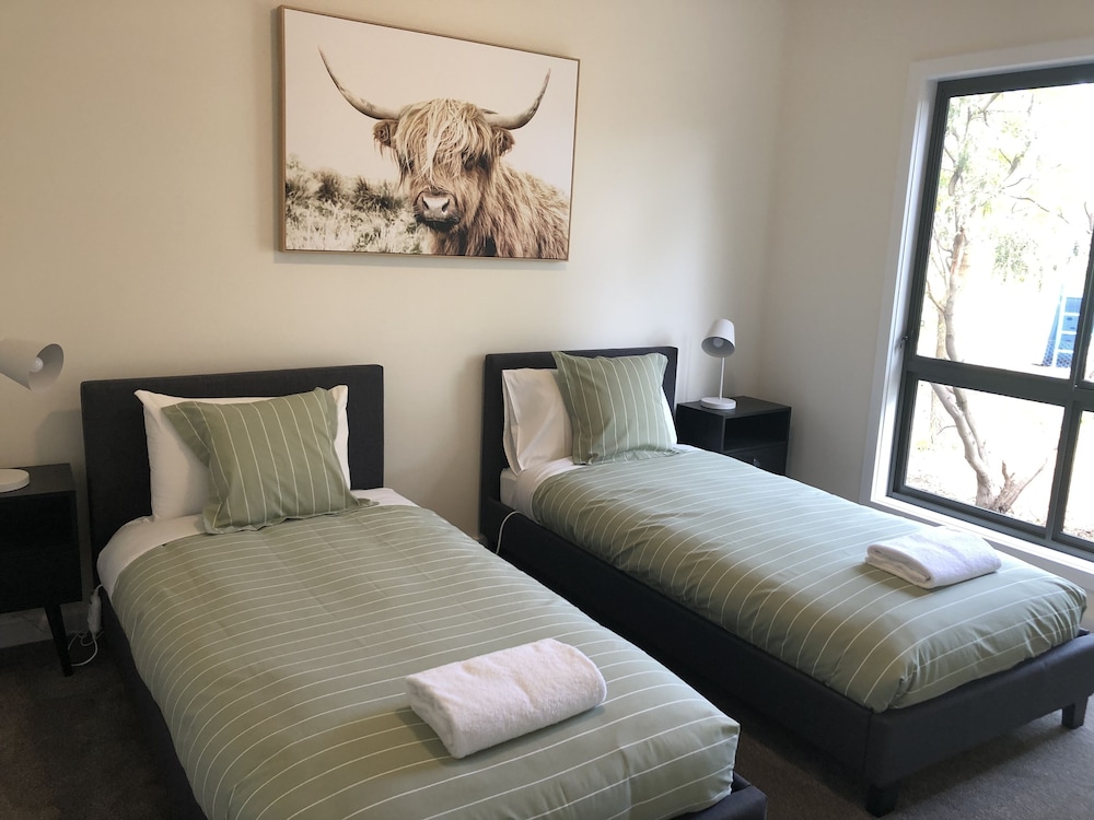Deluxe, House, 2 Queen and Twin Beds