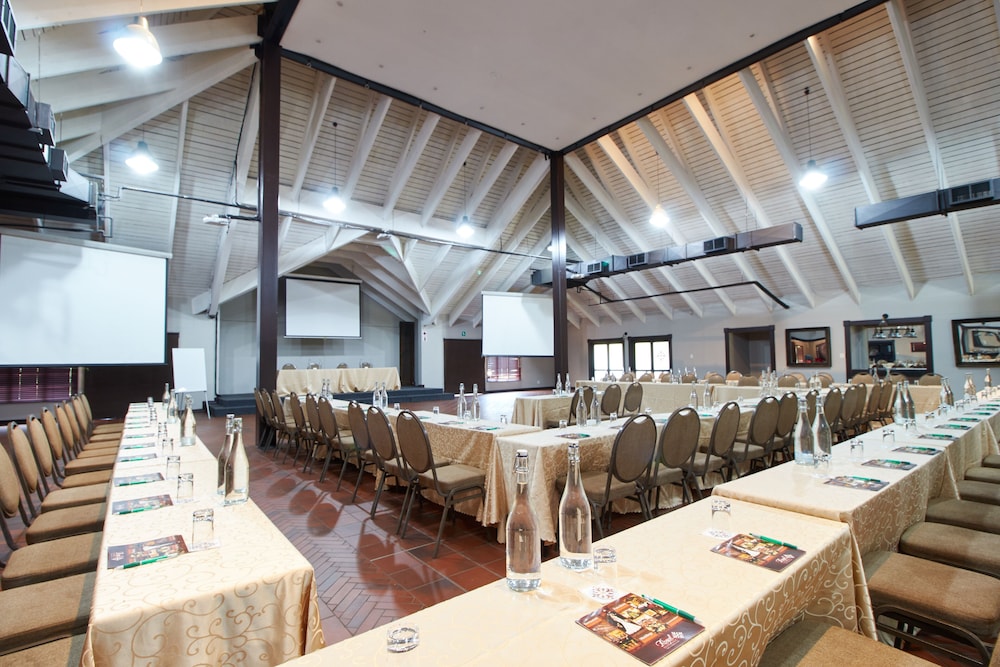 The Royal Elephant Hotel Conference Centre 43/50