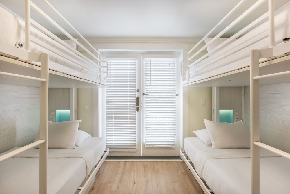 Nyah Key West Adult Only 28/65