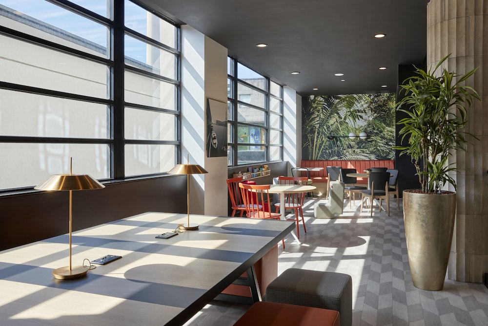 restaurant cafeteria
