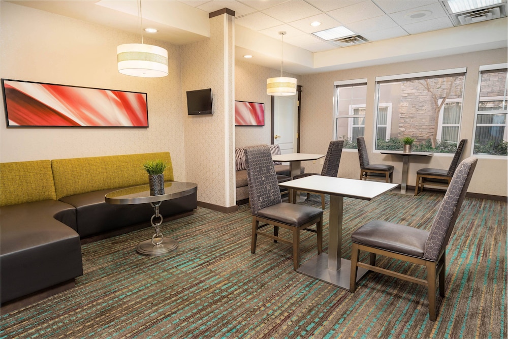 Residence Inn Corona Riverside 17/25