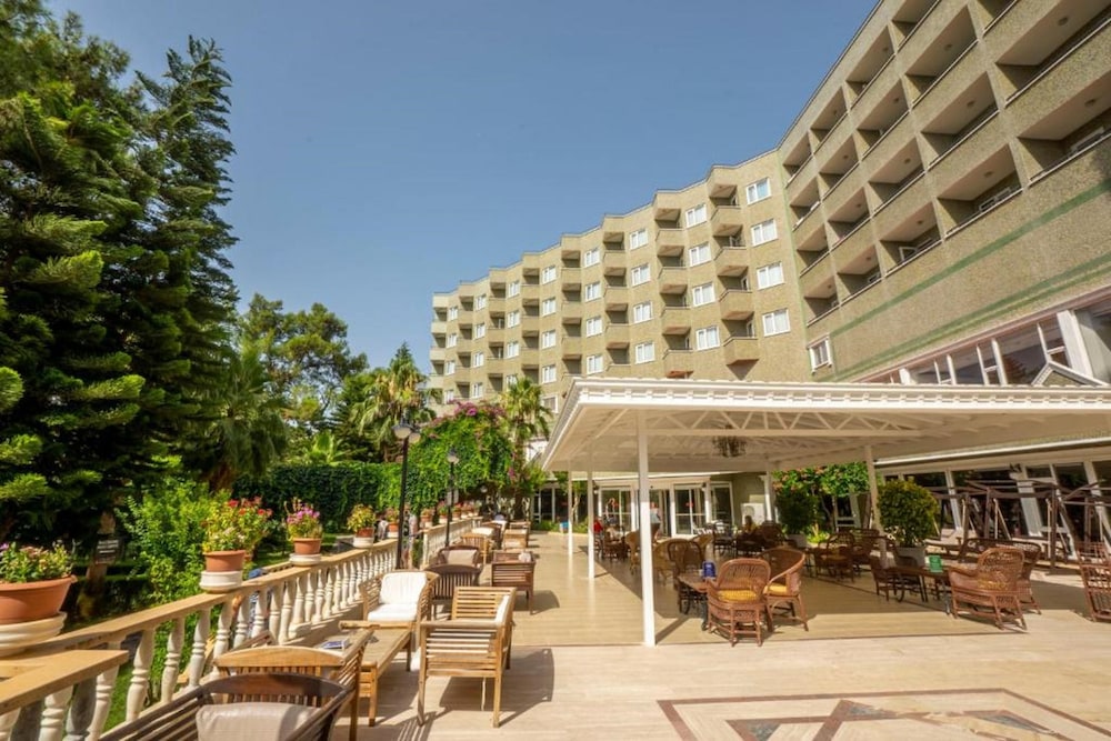 Armas Kaplan Paradise Hotel 4/63