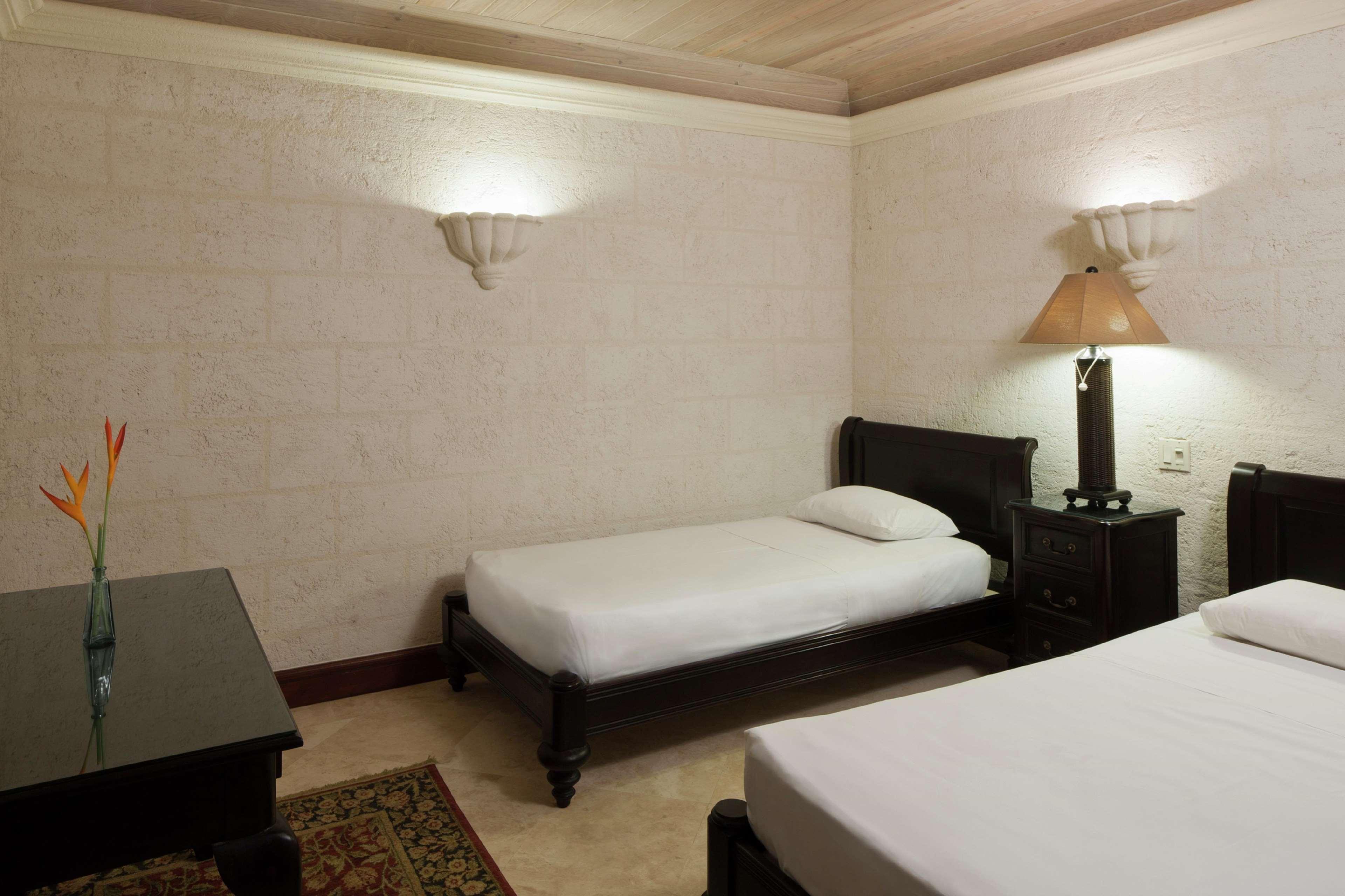 2 Bedrooms, Deluxe, Suite, Garden View, with Pool