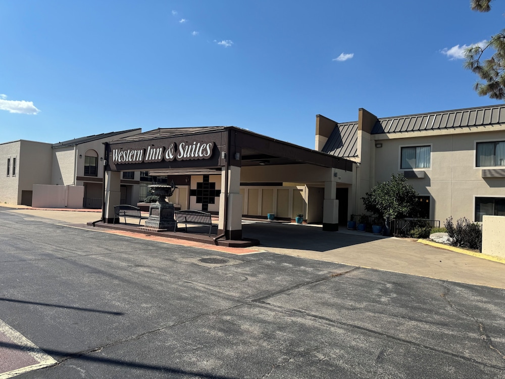 Comfort Inn Midwestern Square 24/27