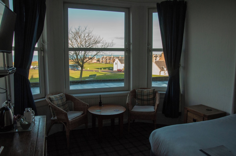 The Bandstand Hotel 24/50