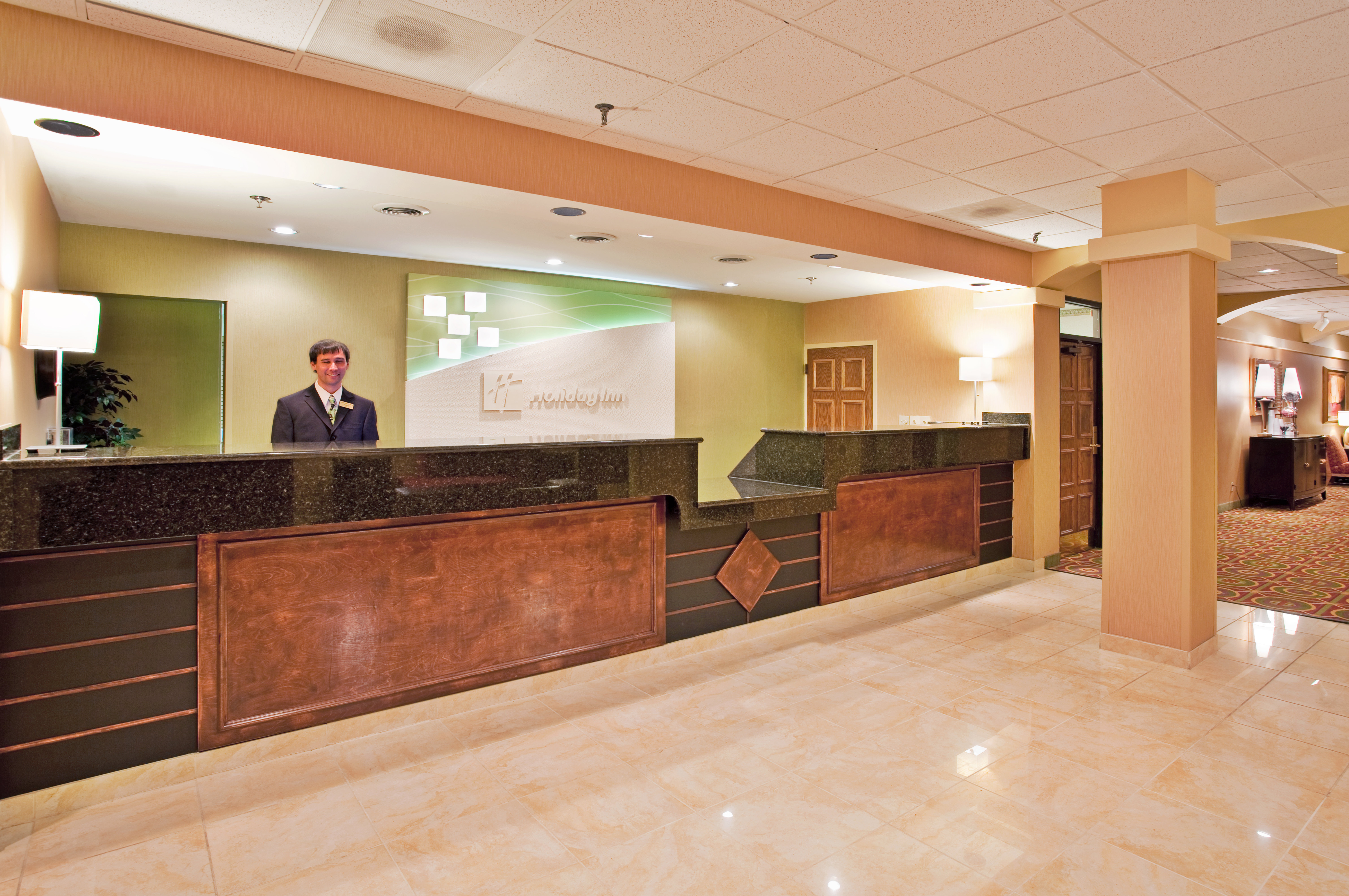 Holiday Inn Hotel And Suites Springfield I 44 9/77