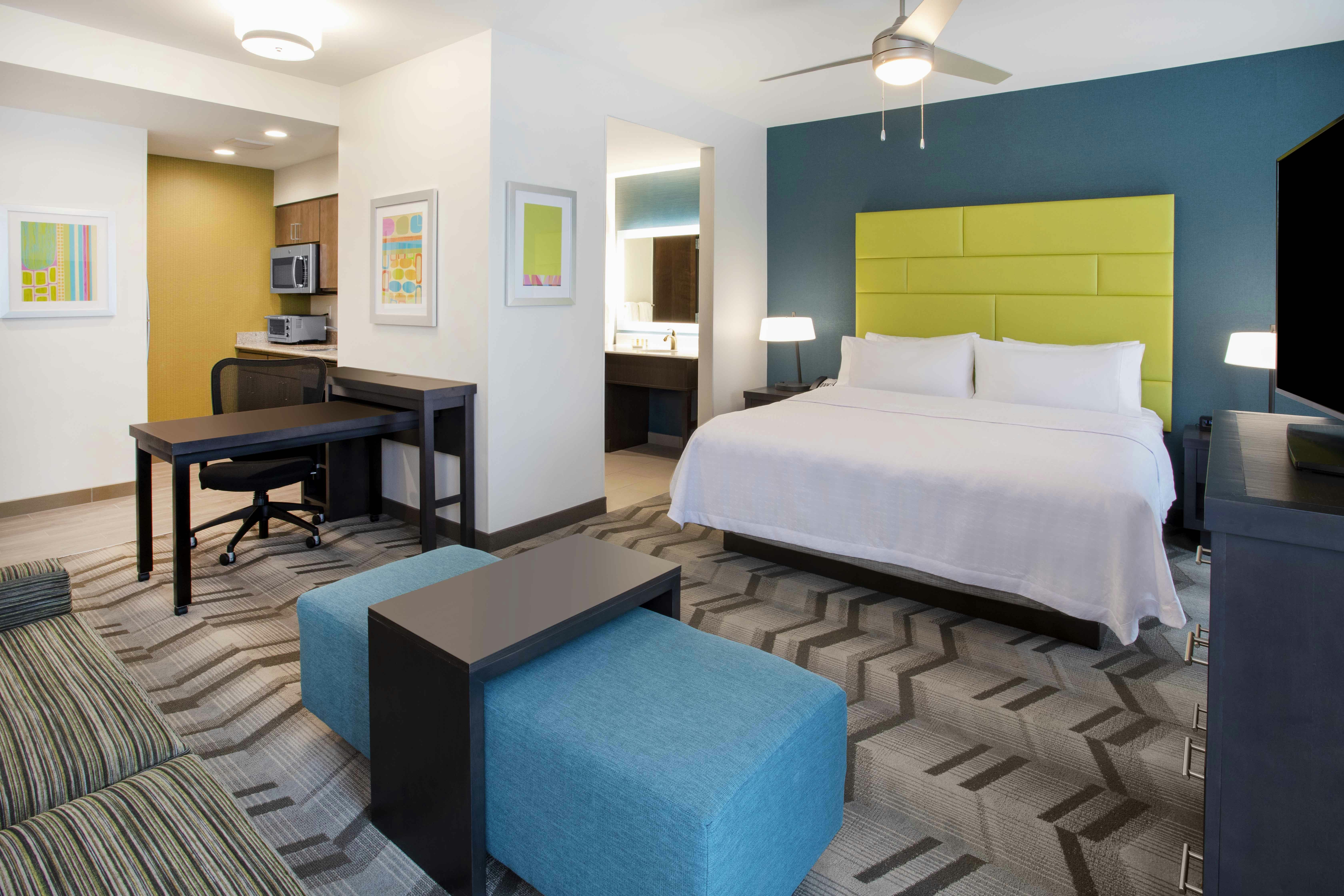 STUDIO, SUITE, KING BED