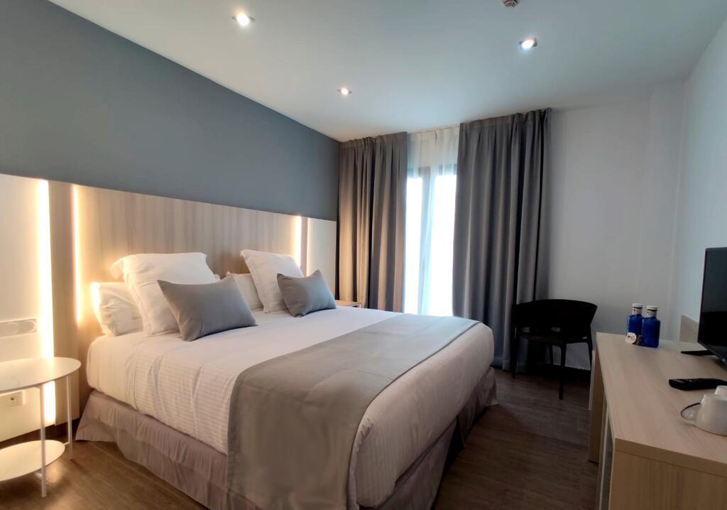 Room, Single, Double Bed