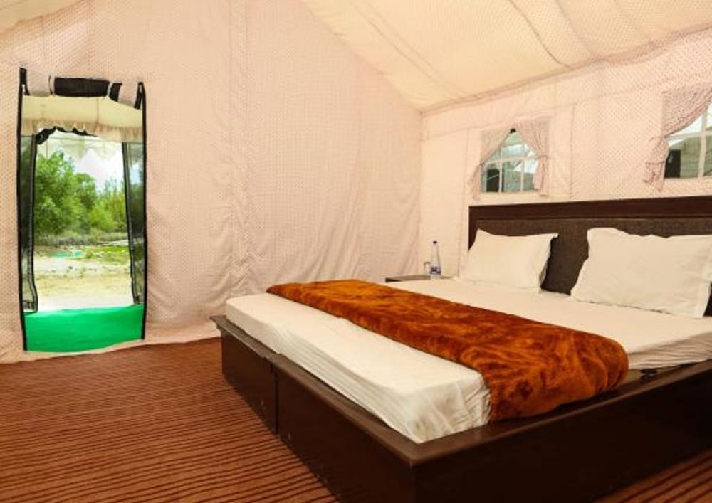 DELUXE, TENT