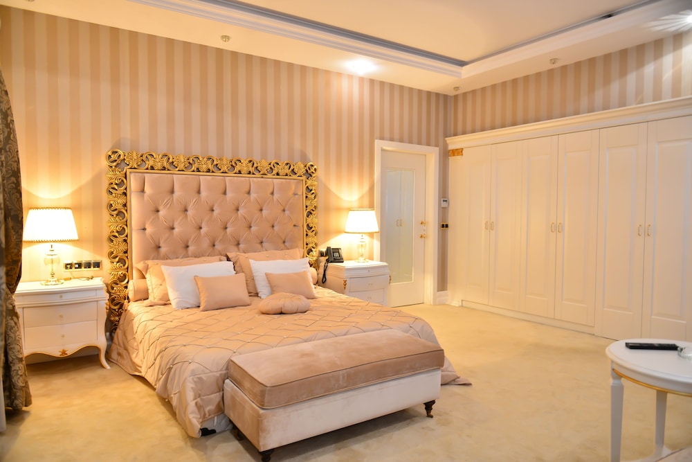 The Lake Palace Hotel Baku 18/50