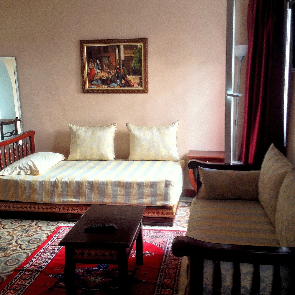 Dar Omar Khayam 30/50