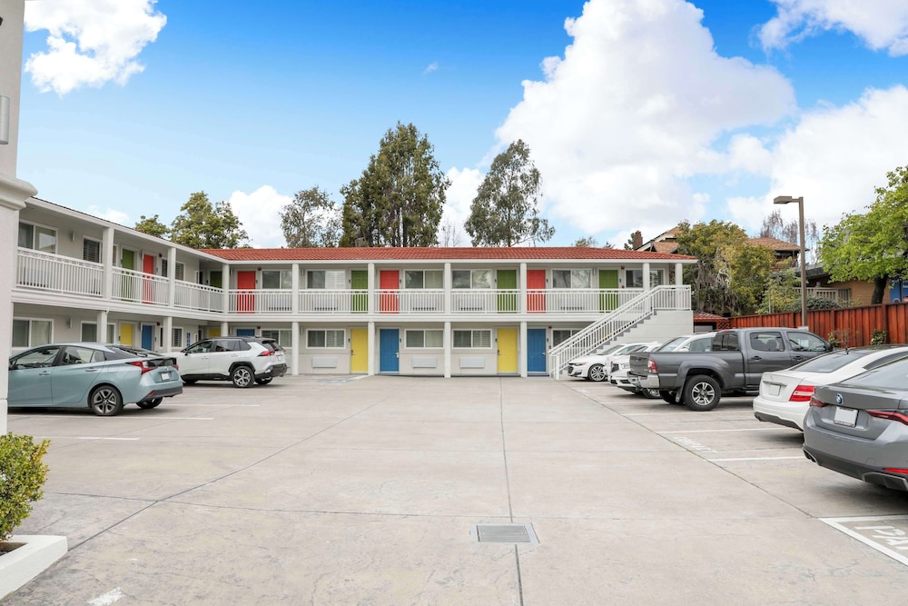 Signature Inn Berkeley 34/50
