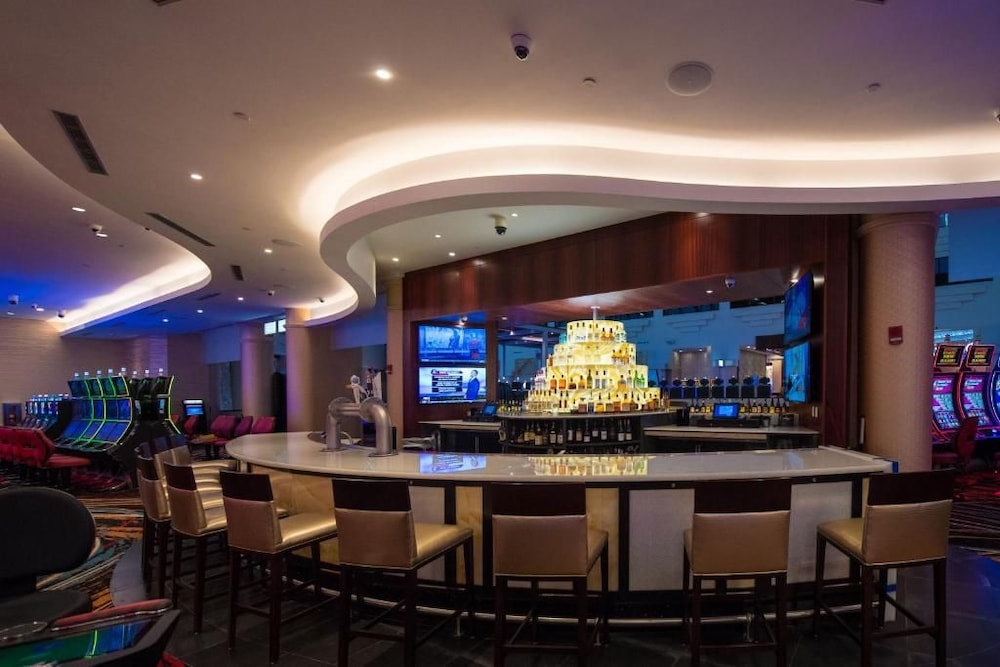 Jake's 58 Hotel & Casino 55/67