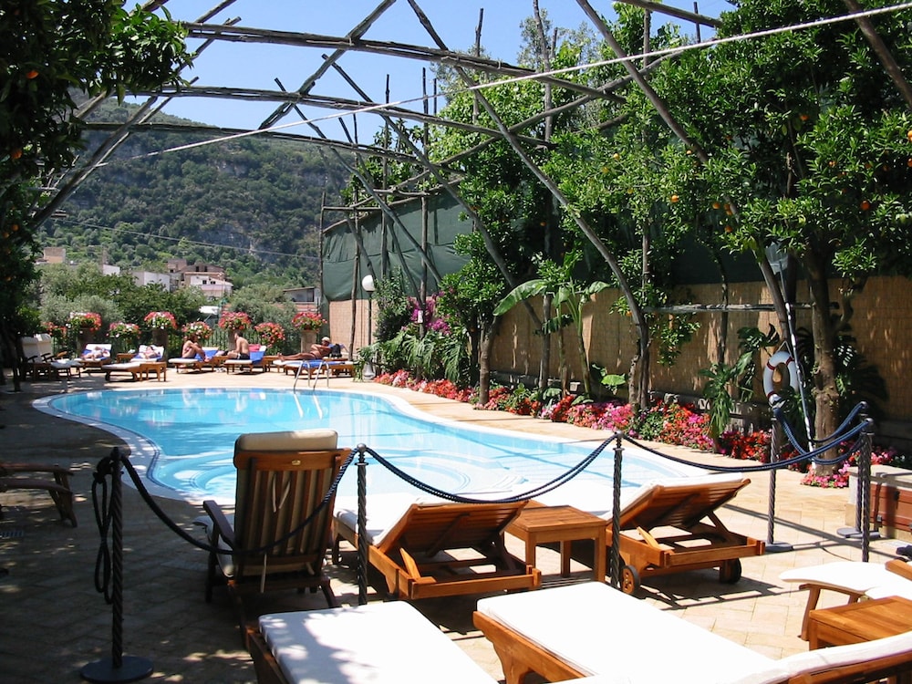 VILLAGGIO VERDE 48/52