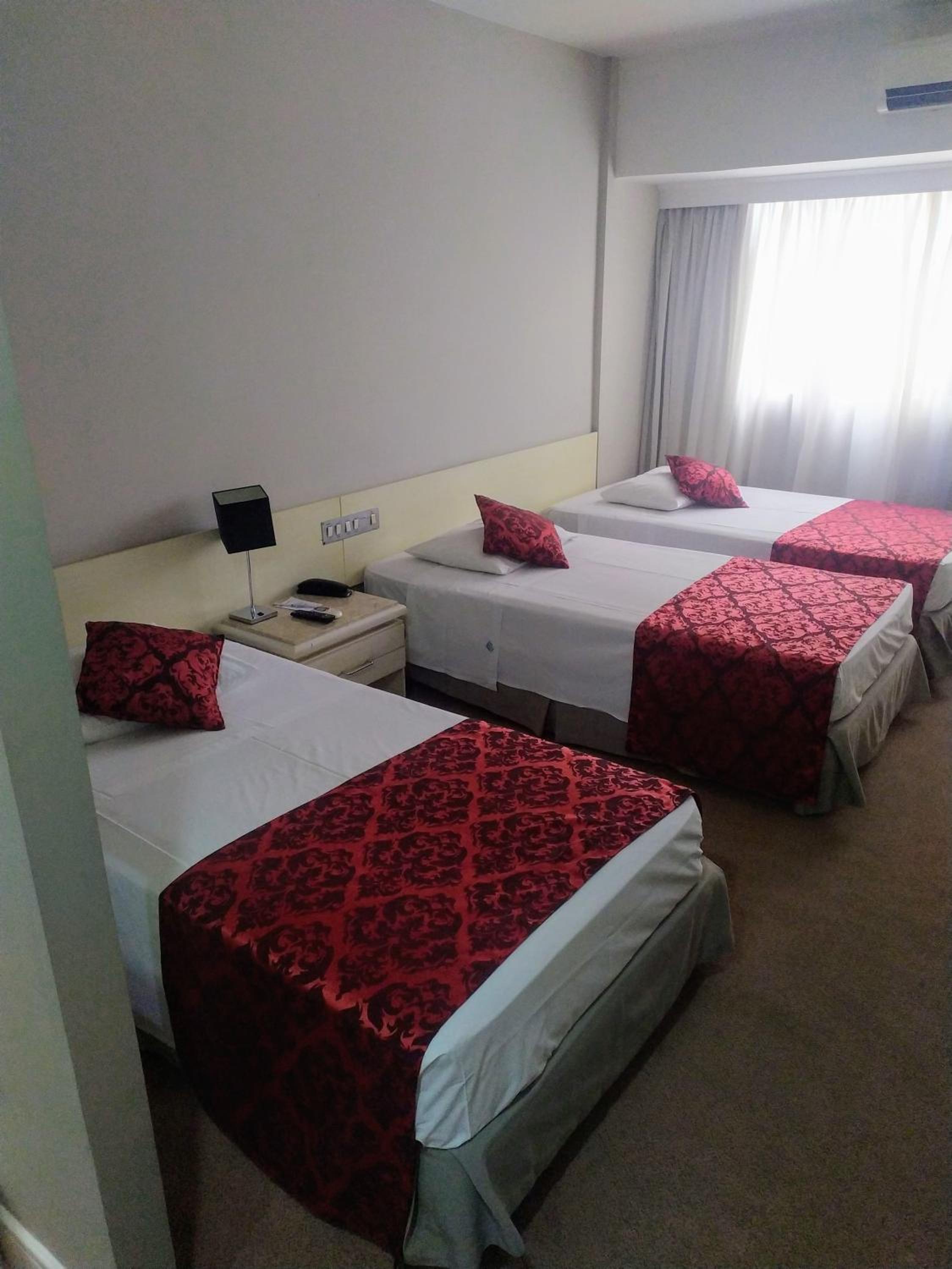 غرفة فاخرة ثلاثية بثلاثة أسرّة، Hotel Victoria Villa Curitiba By Nacional Inn 6/9
