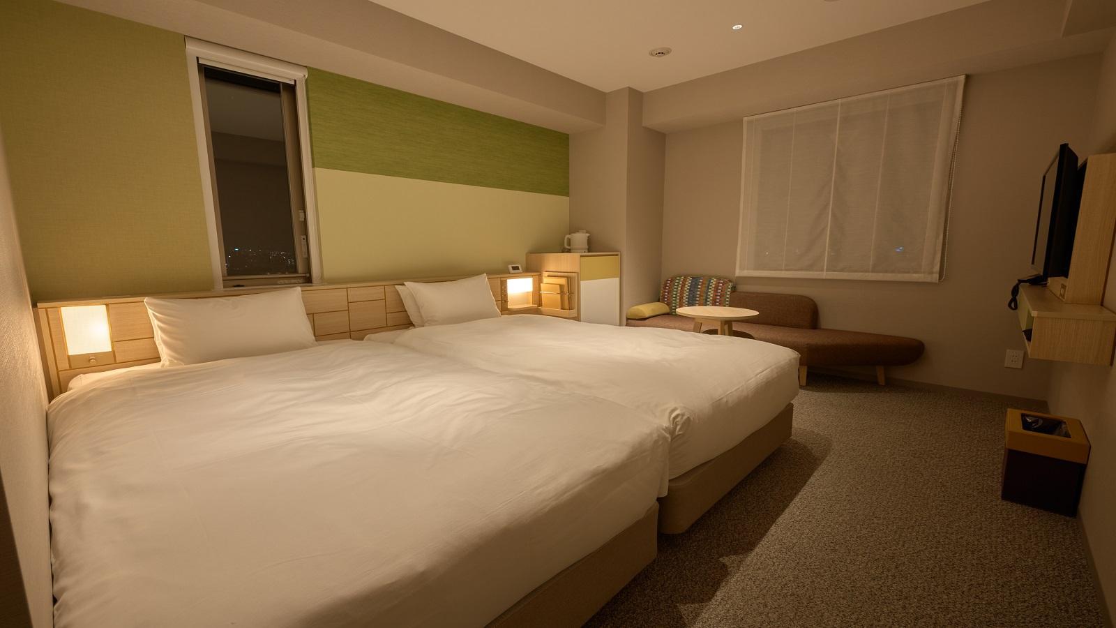 Hollywood, Superior, Twin Beds, City View