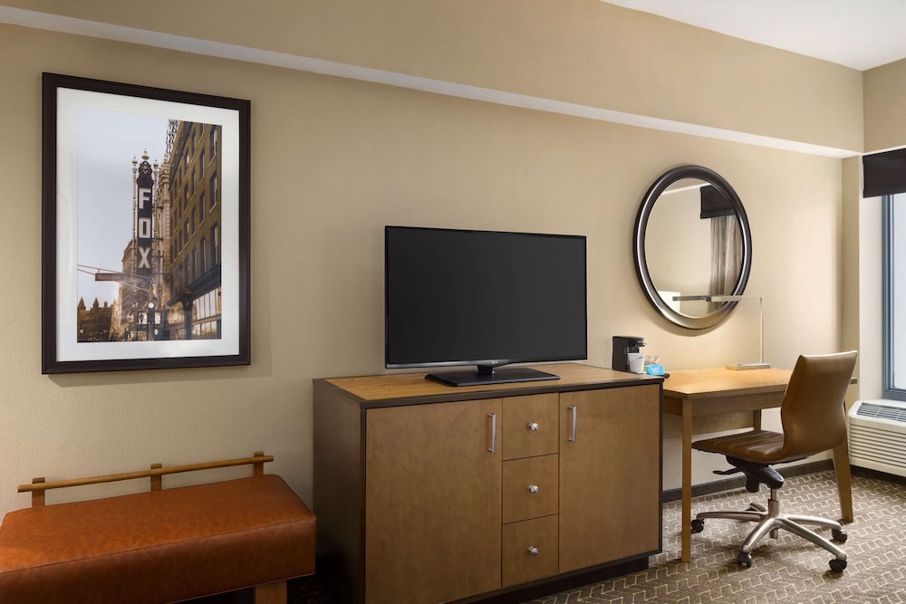 Hampton Inn & Suites Clayton/St Louis-Galleria Area 58/61
