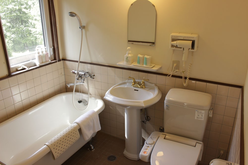 ROOM, TWIN BEDS
