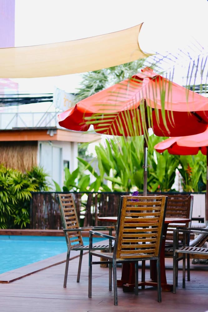 Crystal Jade Hotel 57/65