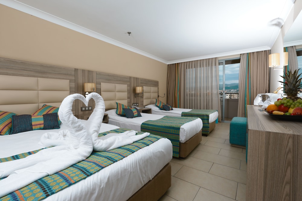 Insula Resort & Spa 13/35