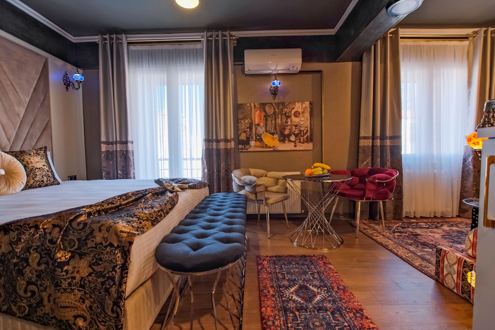 Moonday Hotel 35/44