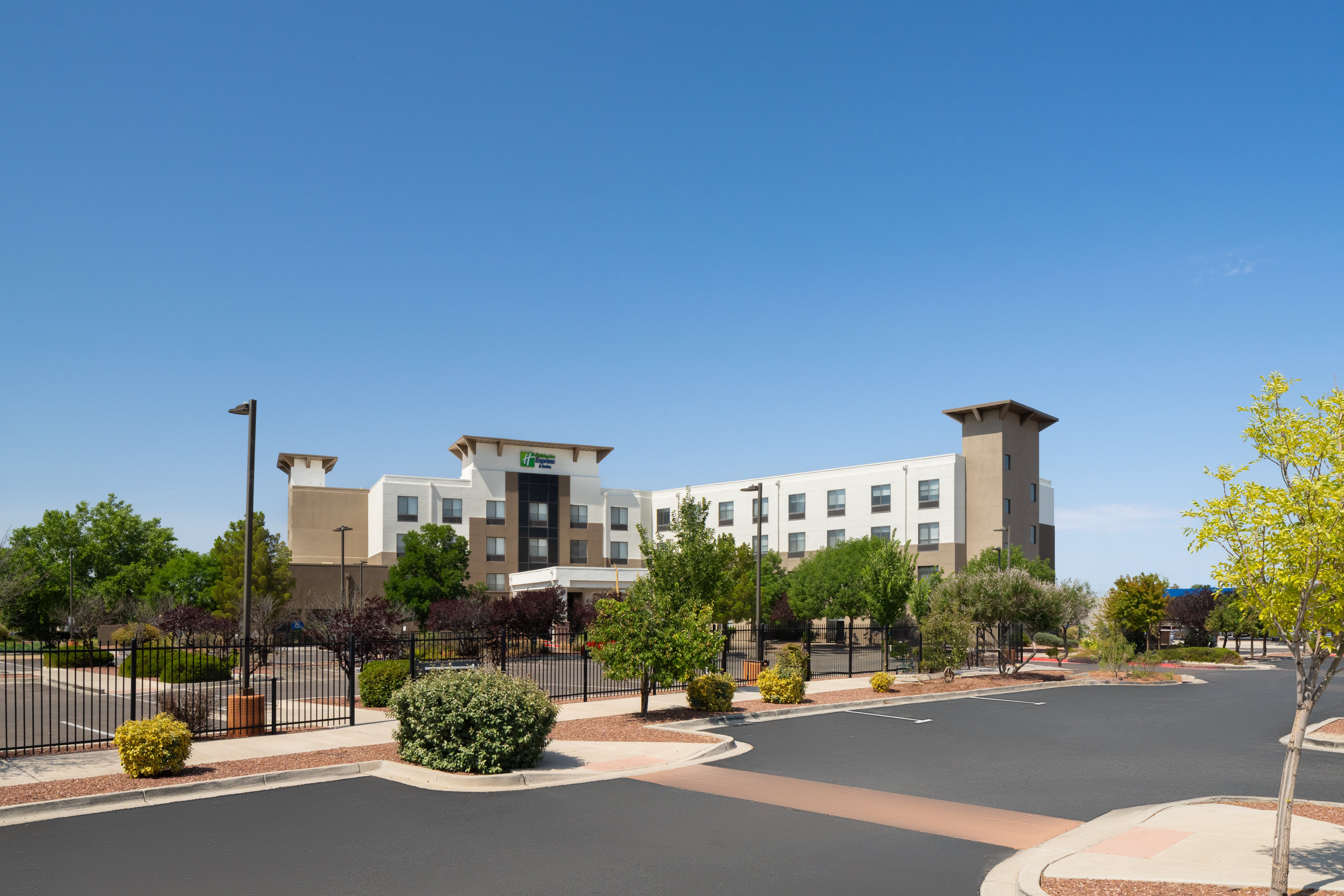 Holiday Inn Express Hotel and Suites Albuquerque Historic Old Town 63/73