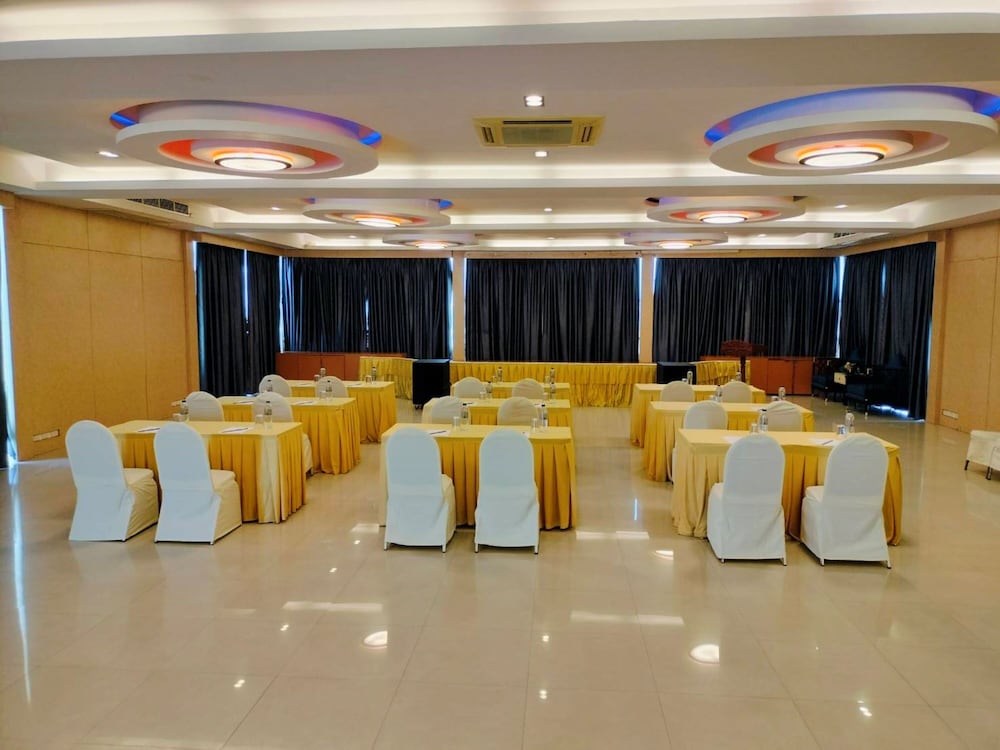 Dragon Beach Resort 46/55