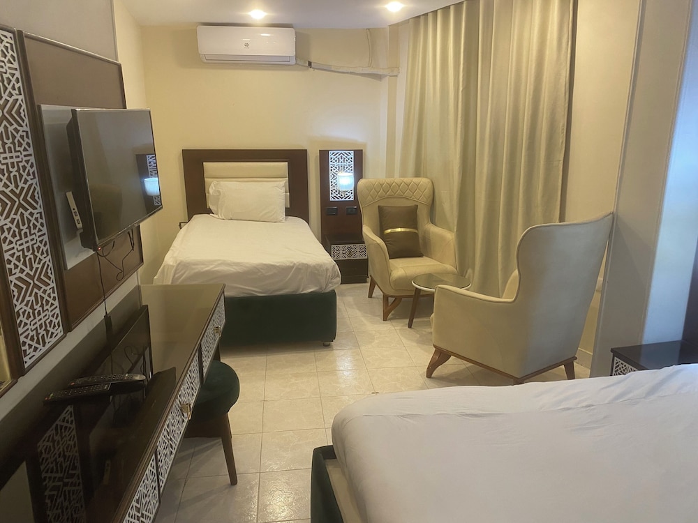 JUNIOR SUITE, STUDIO