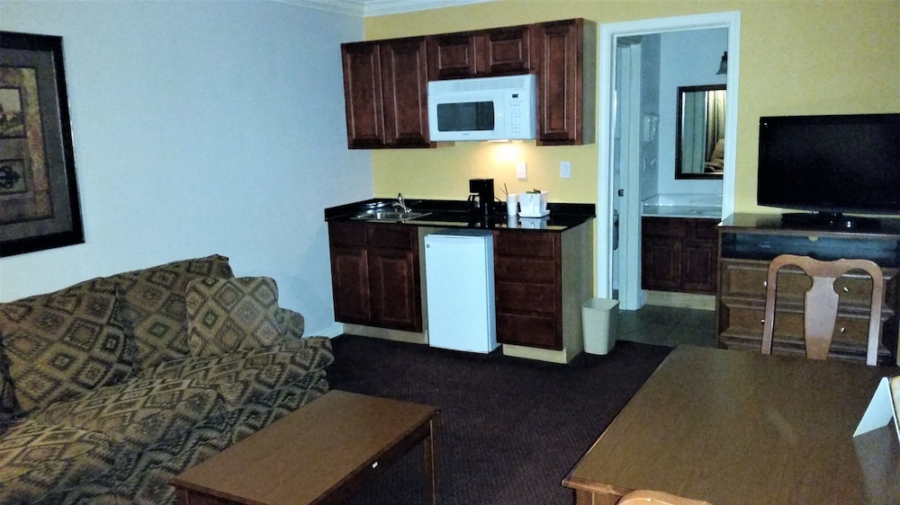 Ramada by Wyndham Diamondhead I-10/Gulfport 38/47