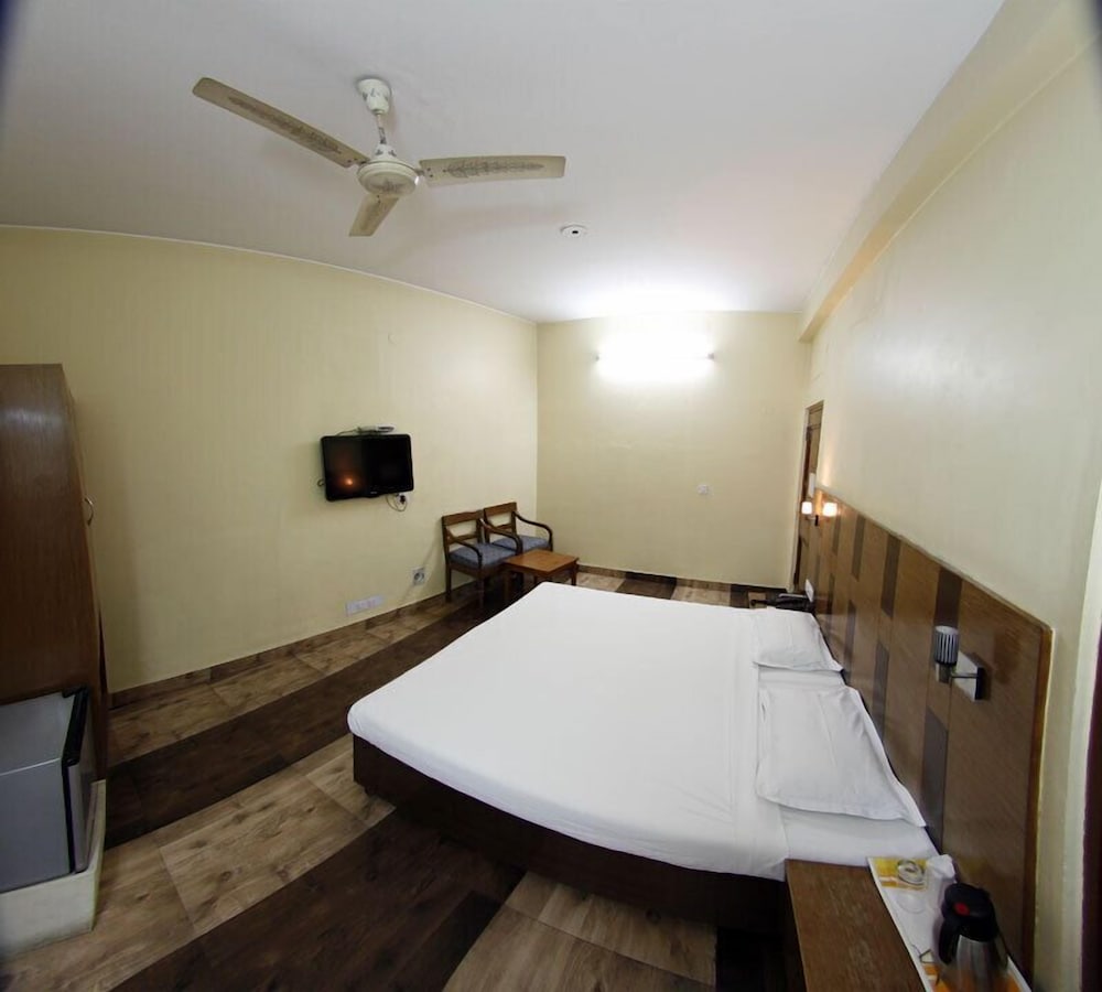Hotel Dolphin 10/19