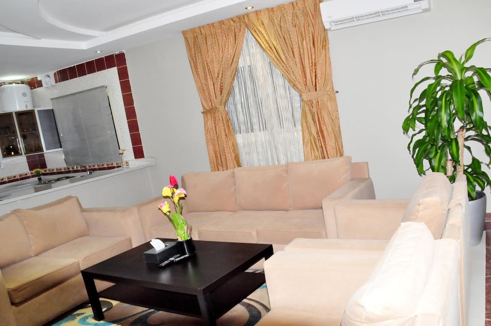 أجنحة طوق(Tooq Suites) 40/50