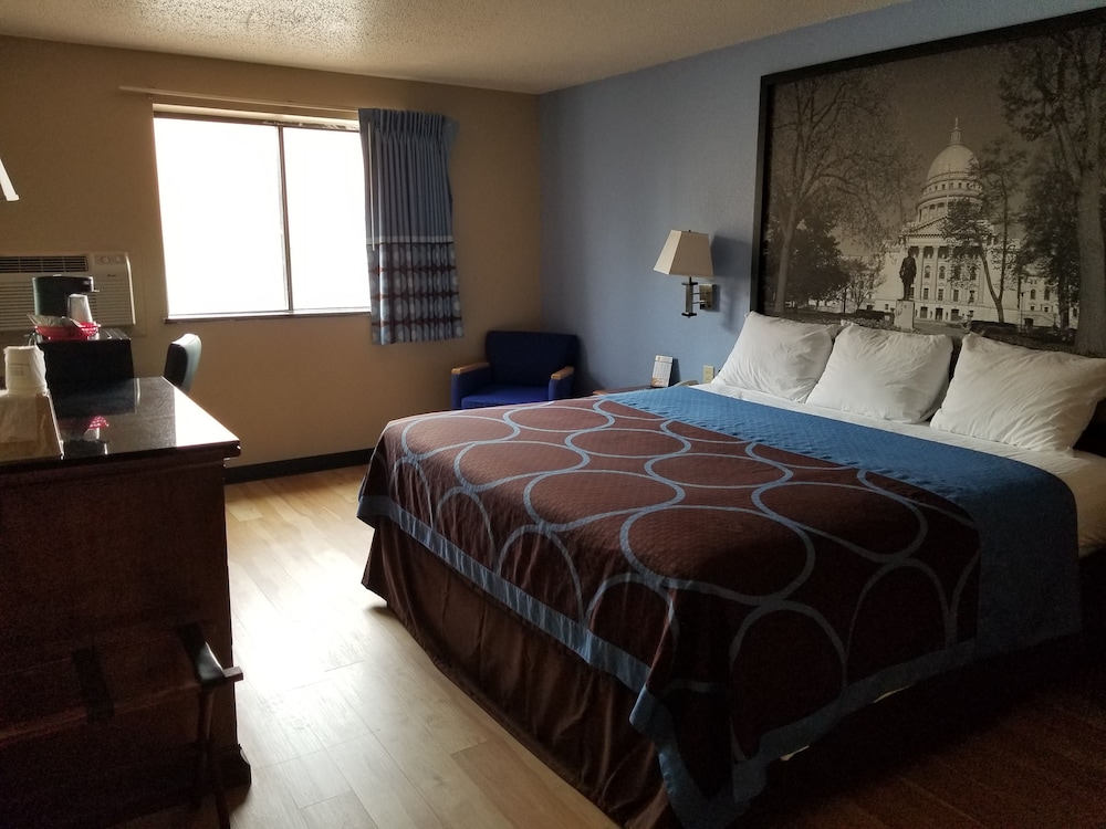 Super 8 By Wyndham Kenosha/Pleasant Prairie 10/29