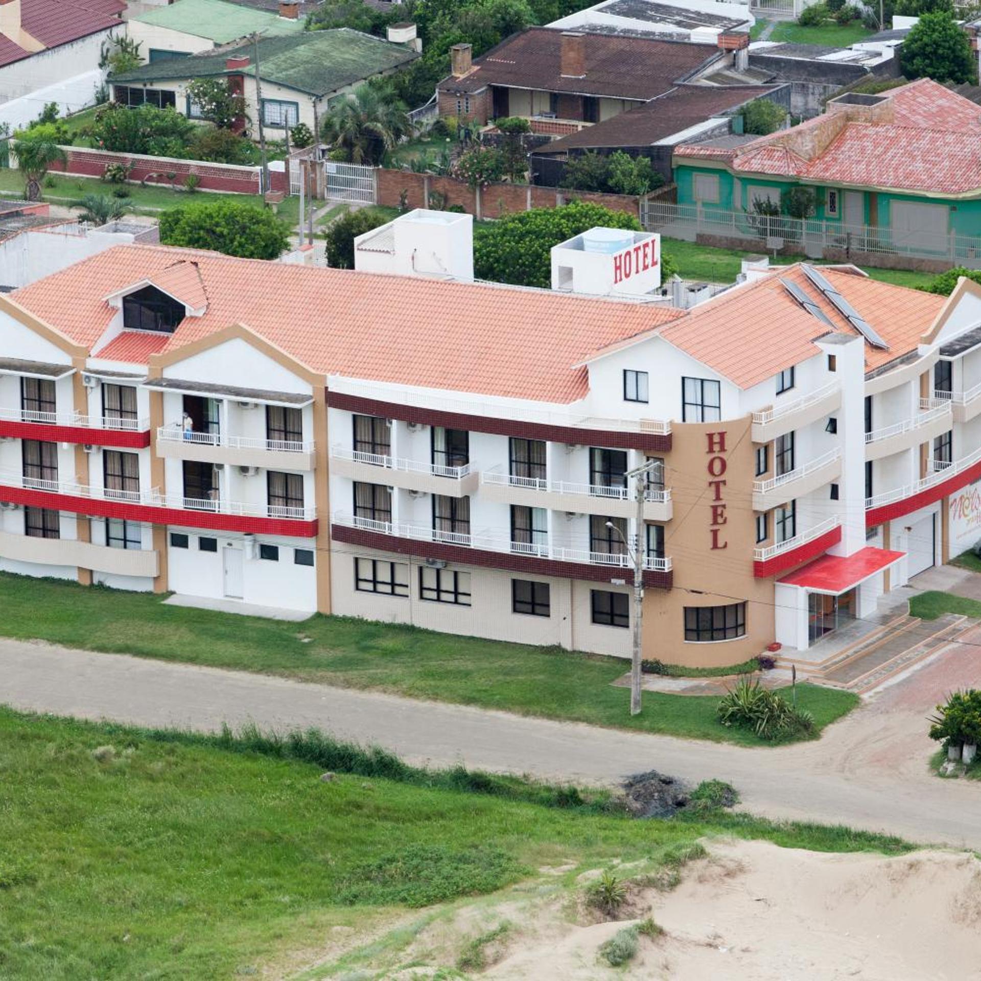 Nelson Praia Hotel 44/45
