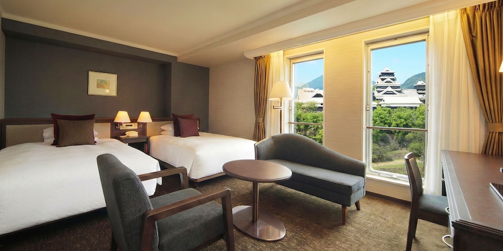 SUPERIOR, TWIN BEDS, CASTLE VIEW, SOFA, CORNER