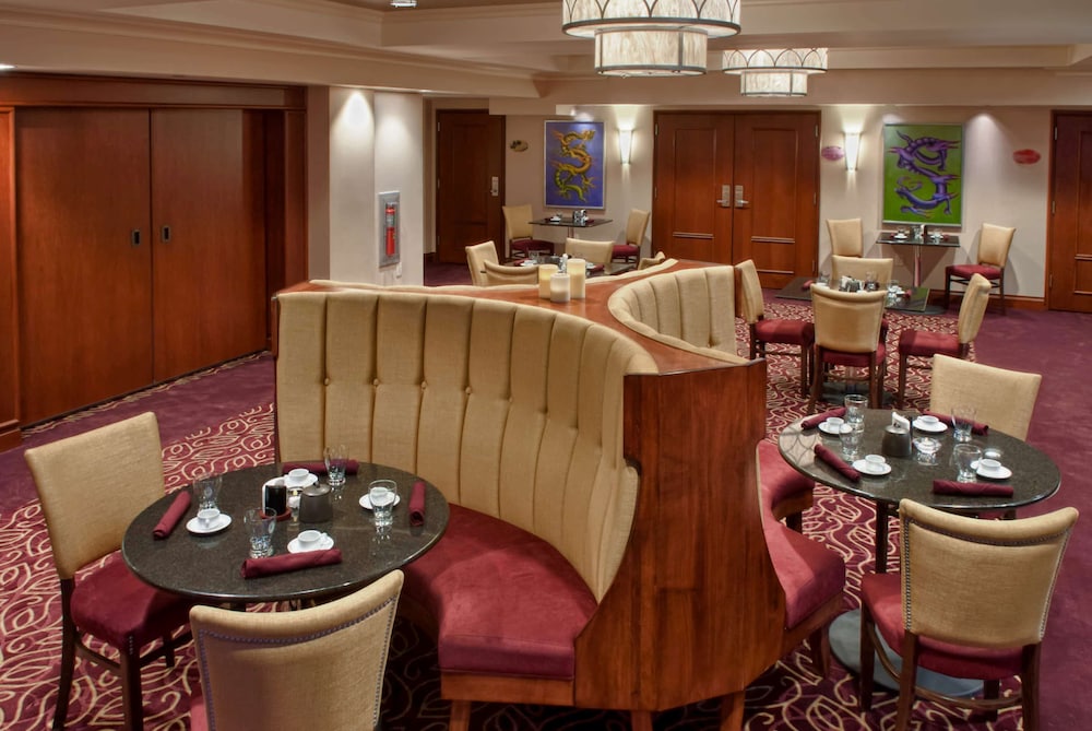 Viana Hotel and Spa, Trademark Collection by Wyndham 60/72