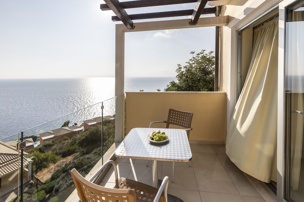 Apostolata Island Resort and Spa 67/71