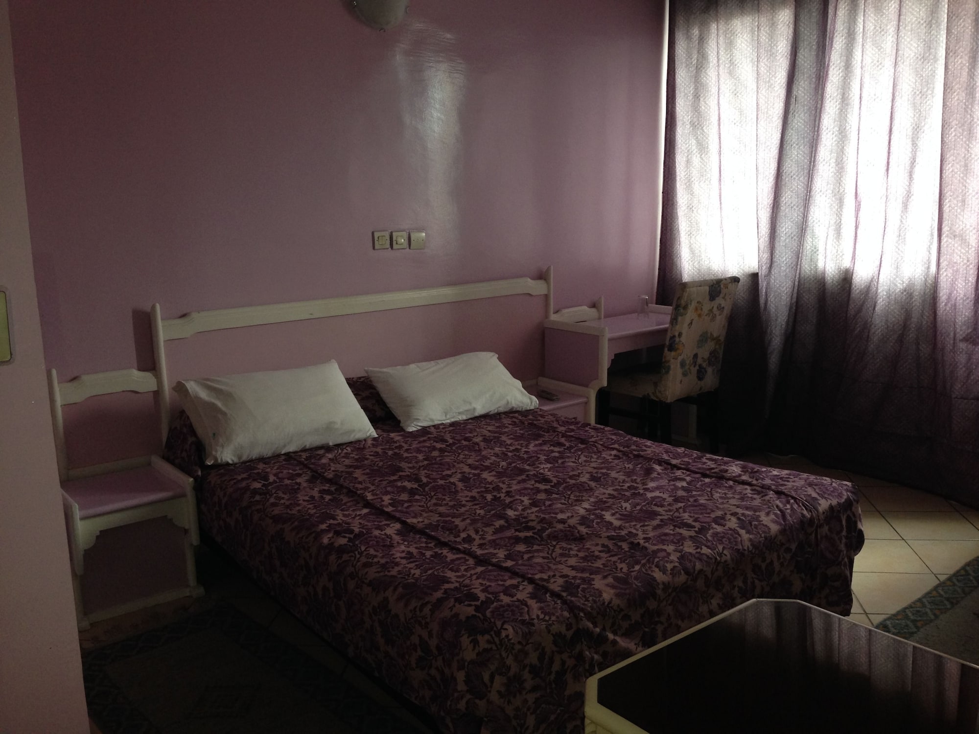ROOM, DOUBLE OR TWIN BED