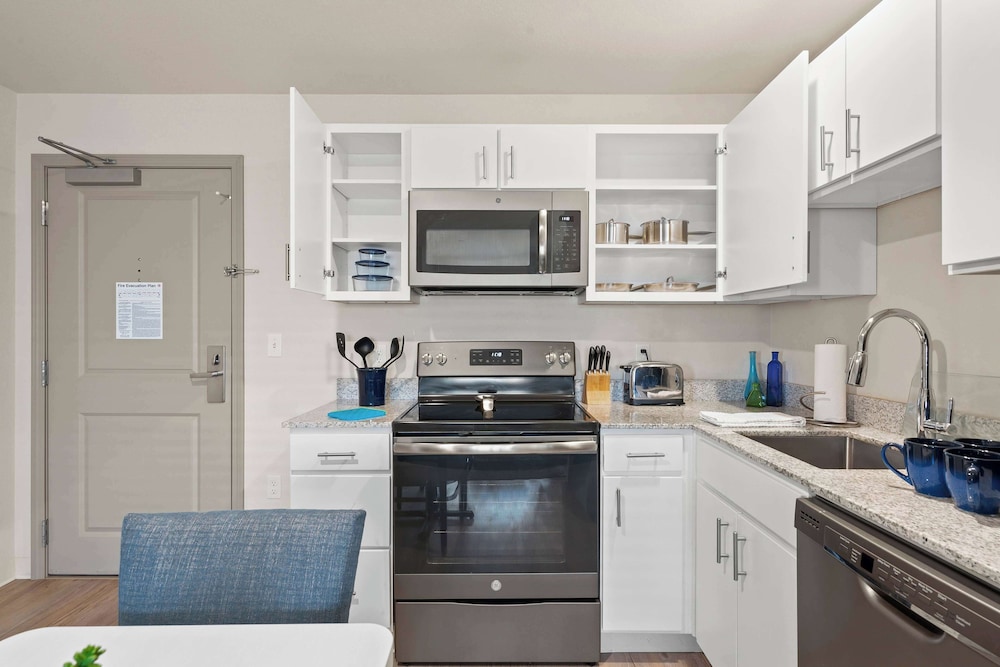 WaterWalk Extended Stay by Wyndham Kansas City - Overland Pk 58/61