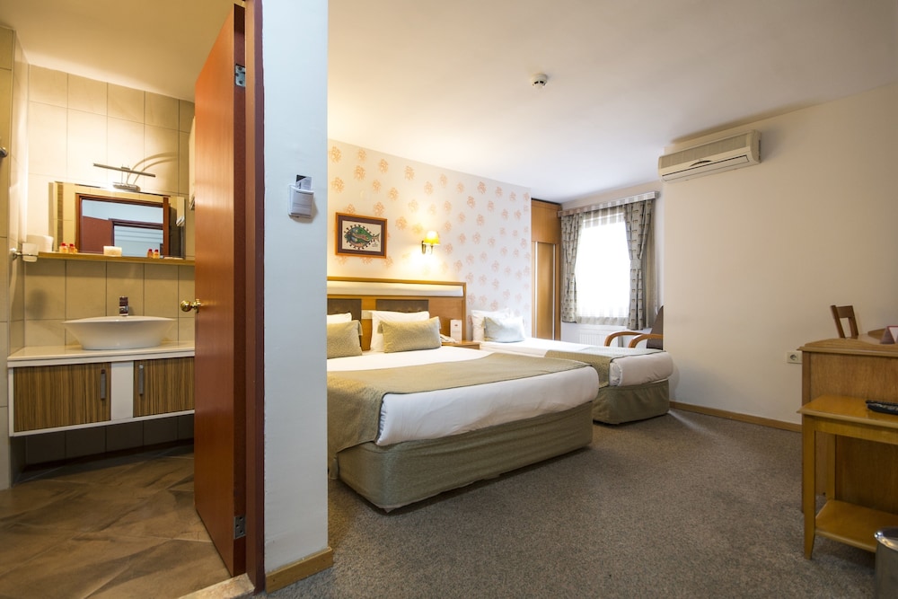Canak Hotel 9/61