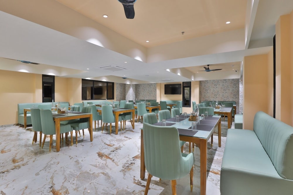 Hotel Empyrean 44/49