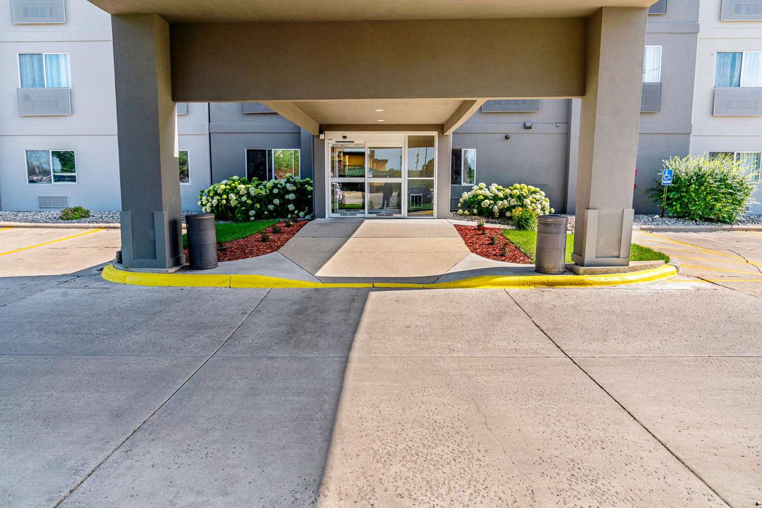 Country Inn & Suites by Radisson, Brookings, SD 37/39