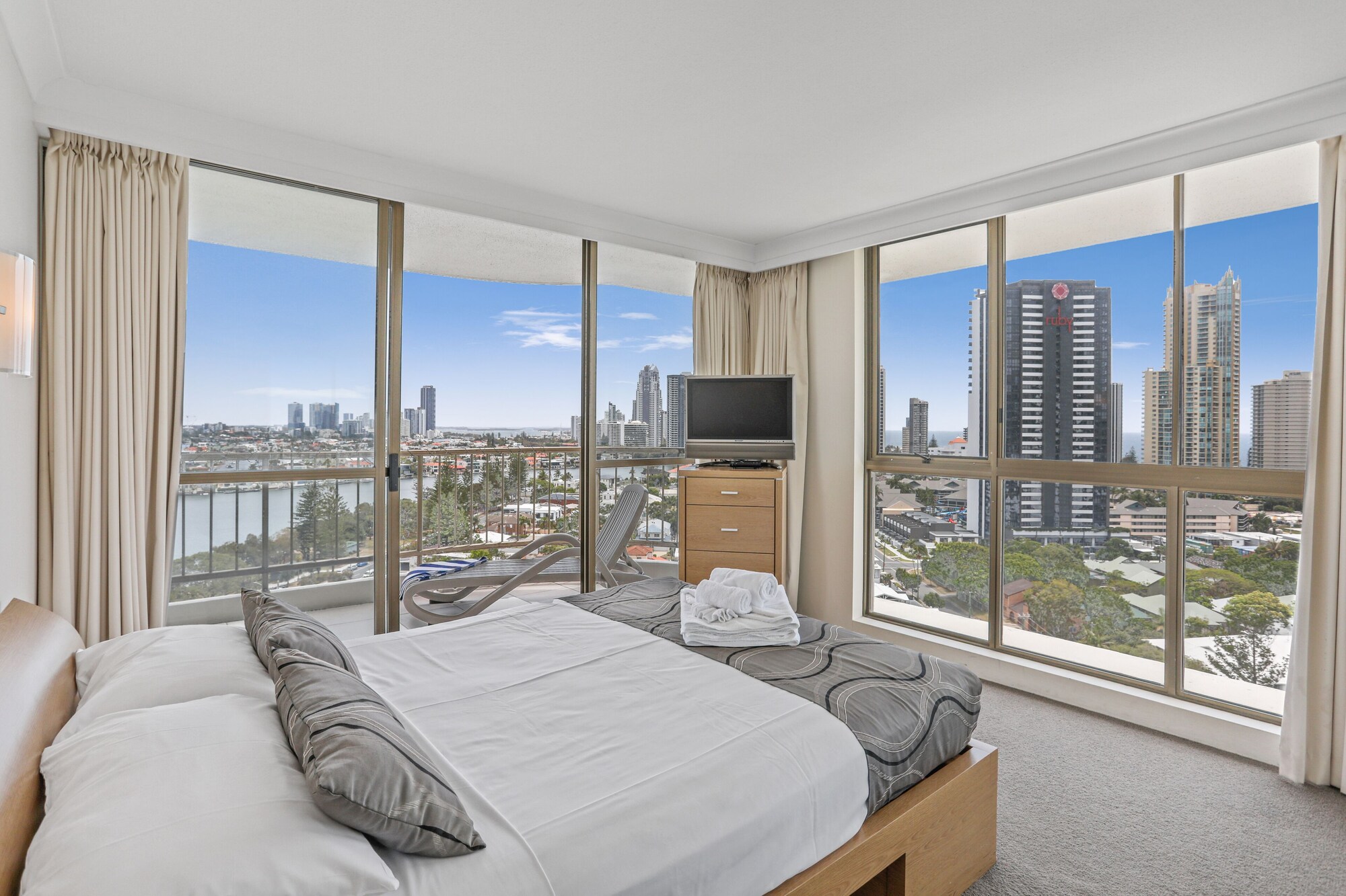 2 BEDROOMS, SUPERIOR, APARTMENT, KITCHEN