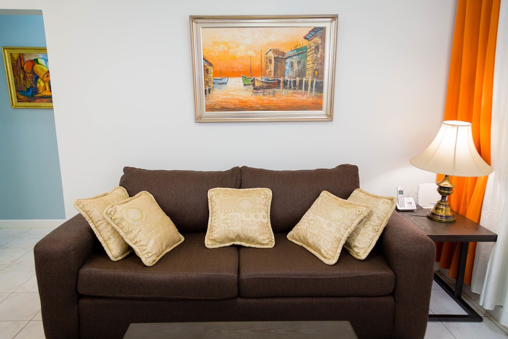 Centrally Located Guest Apartments Ii 7/11