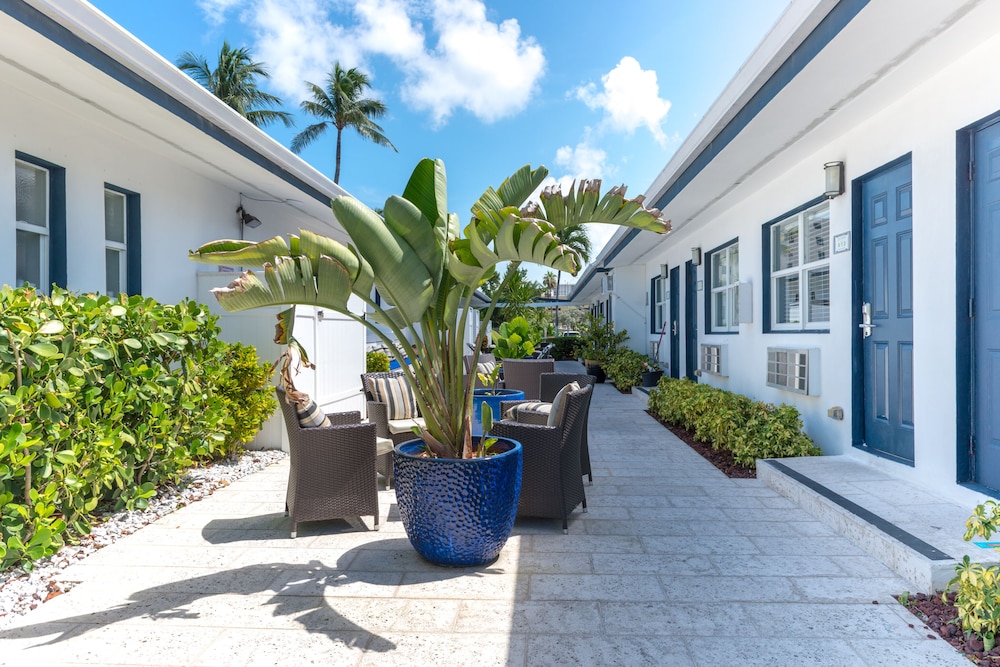 Hollywood Beach Suites Hostel Hotel 70/75