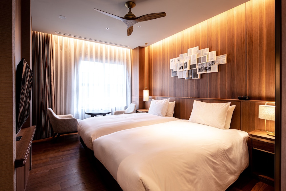 Episode 3, Executive, Twin Beds, Club Lounge Access